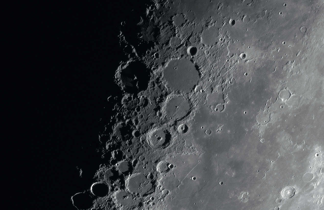 Vy över kratrarna Theophilus, Cyrillus och Catharina. Bilden togs den 16 september 2014 med en okyld CCD-kamera kopplad till ett SCT-teleskop med 280 mm öppning och en reducerad brännvidd på 1 960 mm. Summabilden skapades av 500 bilder från en sekvens på 2 500 bilder. U. Dittler